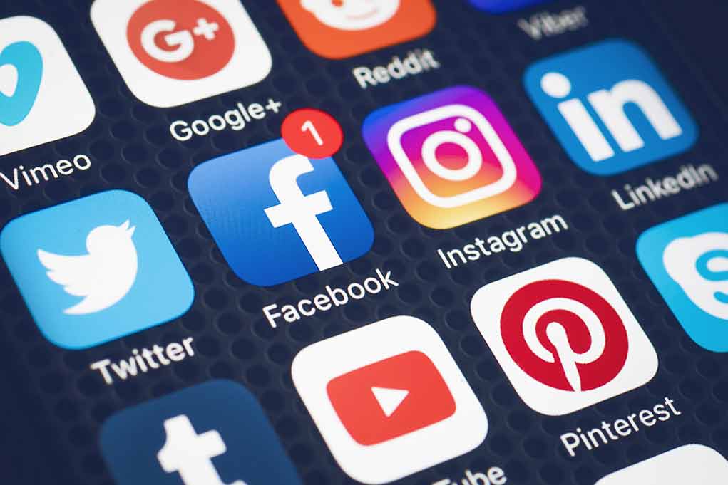 573033001 featured image Social media app icons on mobile screen display