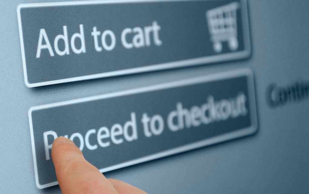 Finger tapping proceed to checkout button online