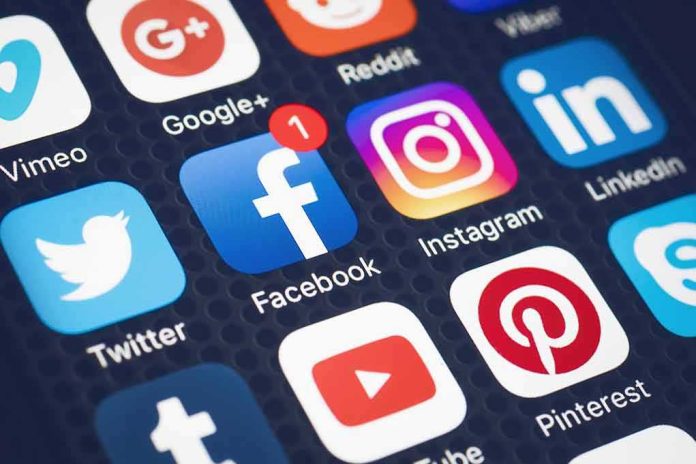 shutterstock_573033001 Smartphone screen showing social media app icons
