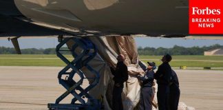 Air Force One Mishap DELAYS Trump’s Departure JUST IN: Emergency Slide Checked As Trump Boards AF1 En Route To Midterm Convention In Dallas