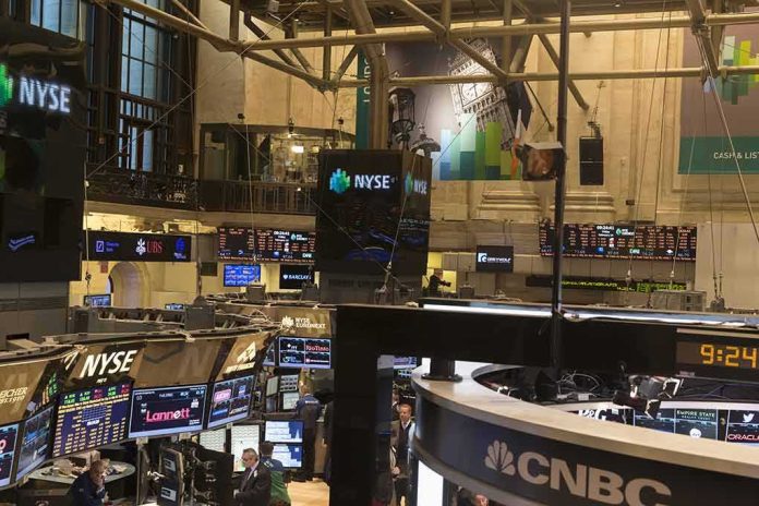 shutterstock_181756625 NYSE trading floor with monitors and tickers