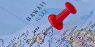 Red pushpin marking Maui on a map of Hawaii