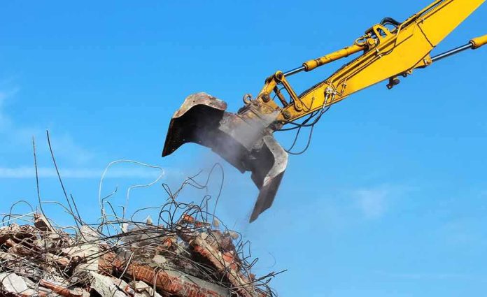 shutterstock_249527200 Excavator arm sorting rubble and rebar