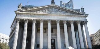 DC Jury Lets Jan 6 Witness WALK Reporters and photographers gathered outside a neoclassical courthouse